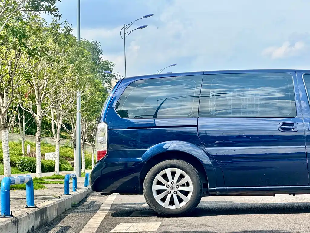 Buick GL8 2.4 L CT Luxury Business Comfort
