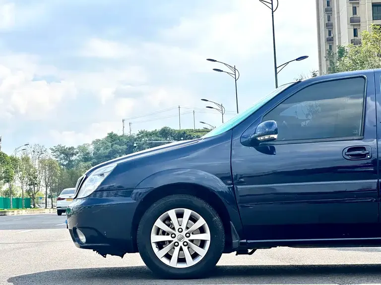 Buick GL8 2.4 L CT Luxury Business Comfort
