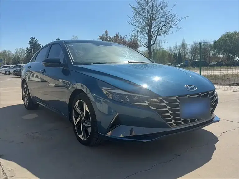 Hyundai Elantra 1.5 L CVT LUX Distinguished