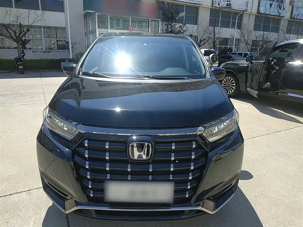 Elysion 2.0 L e:HEV Luxury Early Enjoyment