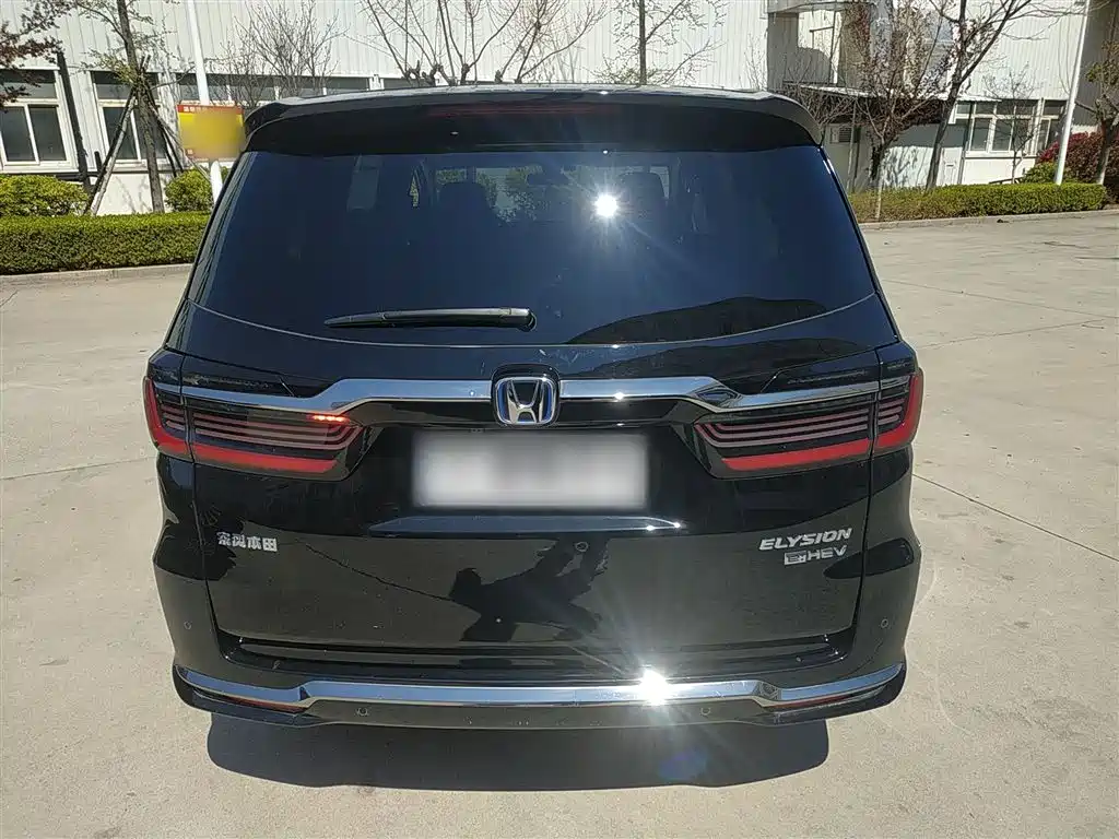 Elysion 2.0 L e:HEV Luxury Early Enjoyment