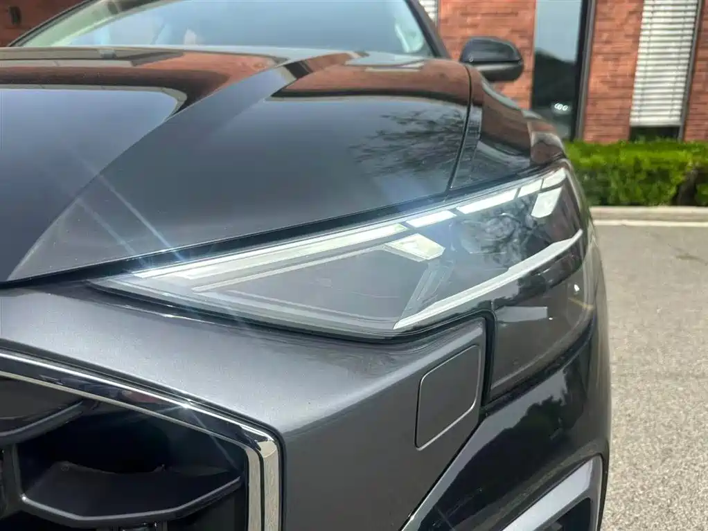 Audi Q8 55 TFSI Luxury Dynamic