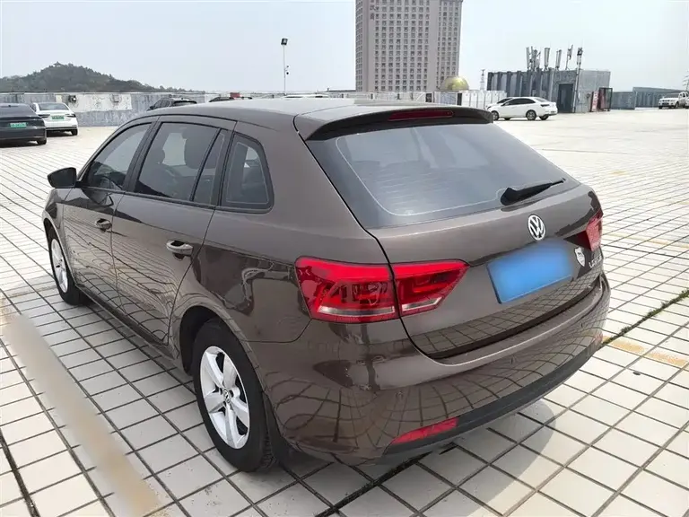 Volkswagen Gran Lavida 1.6 L Auto Style