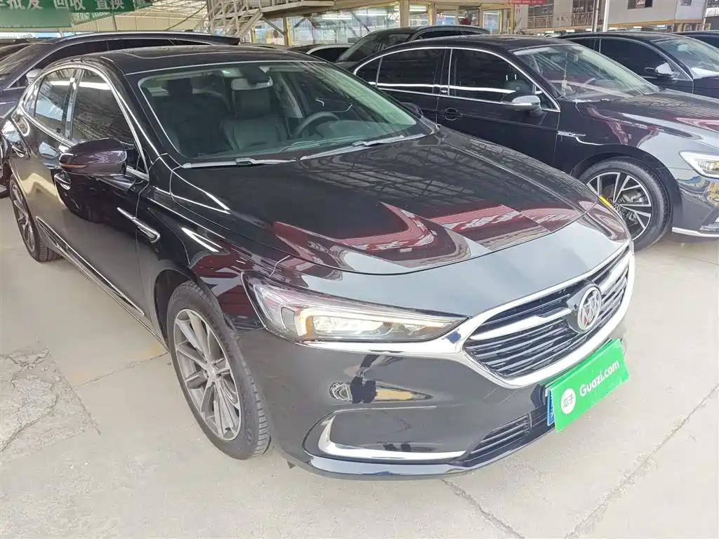 LaCrosse 28 T Luxury