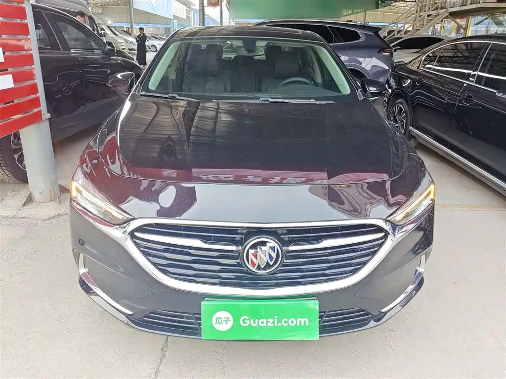 LaCrosse 28 T Luxury