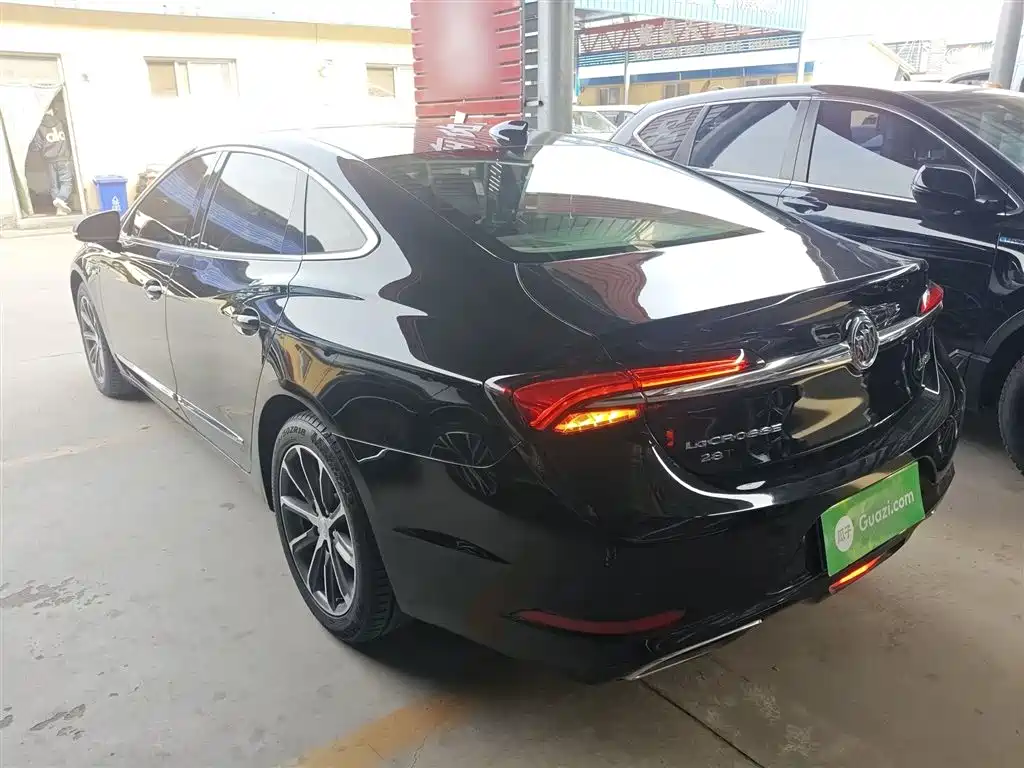 LaCrosse 28 T Luxury