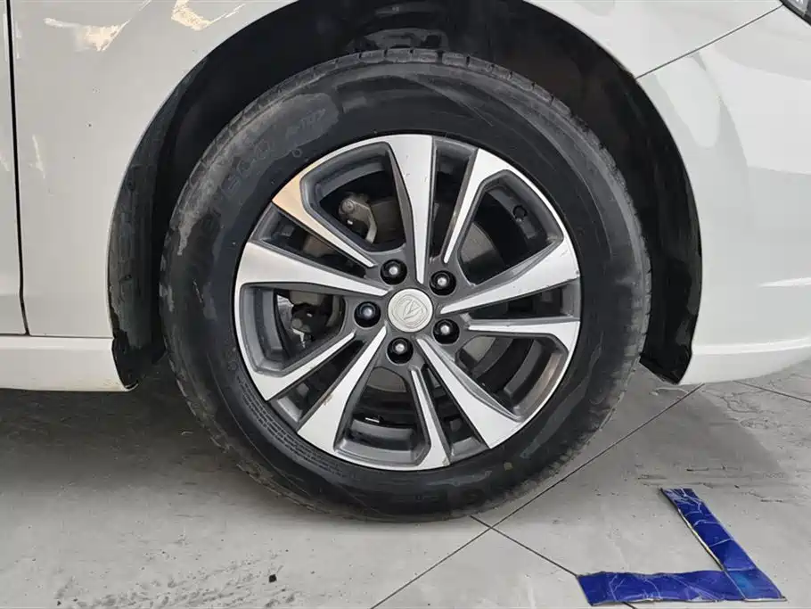 Eado PLUS 1.6 L GDI Manual Luxury