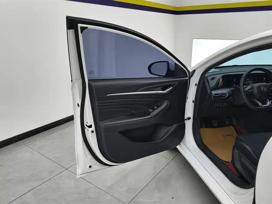 Eado PLUS 1.6 L GDI Manual Luxury
