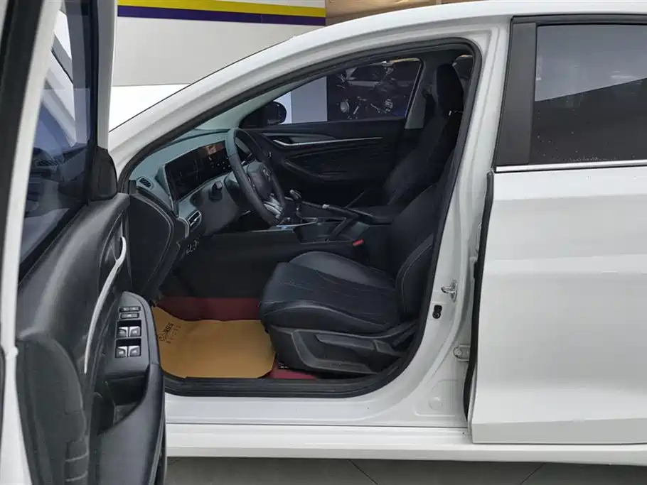 Eado PLUS 1.6 L GDI Manual Luxury