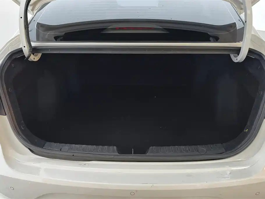 Eado PLUS 1.6 L GDI Manual Luxury