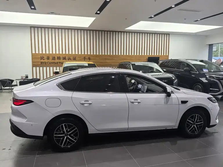 BYD Seal 05 DM-i DM-i Smart Drive 120 KM Flagship