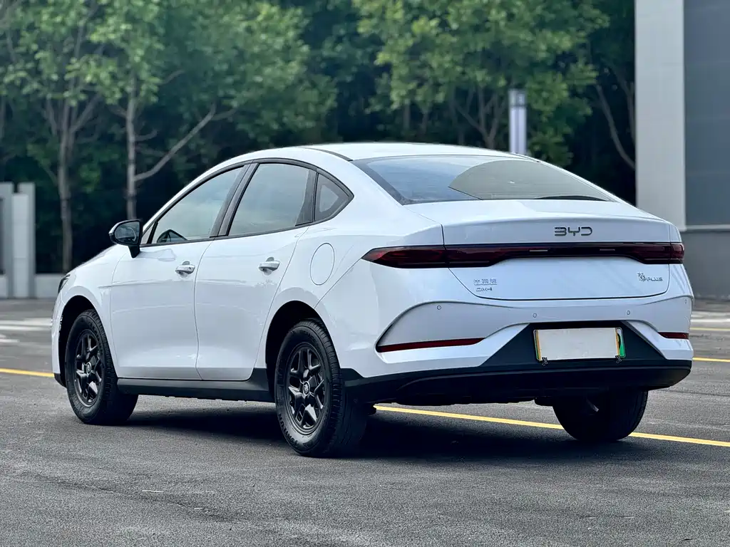 Qin PLUS DM-i Smart Drive 128 KM Progressive