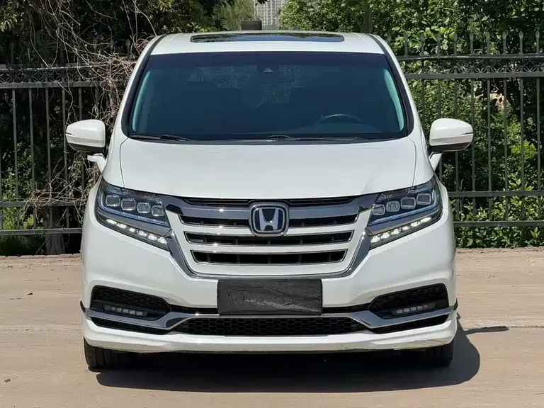 Honda Elysion 2.0 L Hybrid Luxury