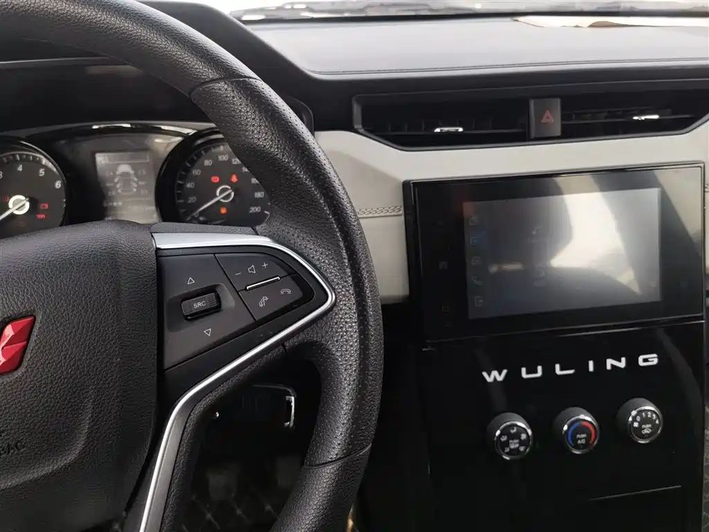 Wuling Journey 1.5 T Manual Luxury