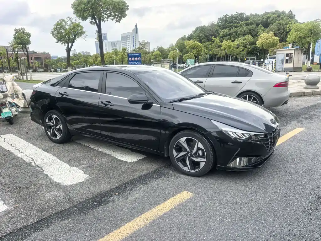Elantra 1.5 L CVT GLX Elite