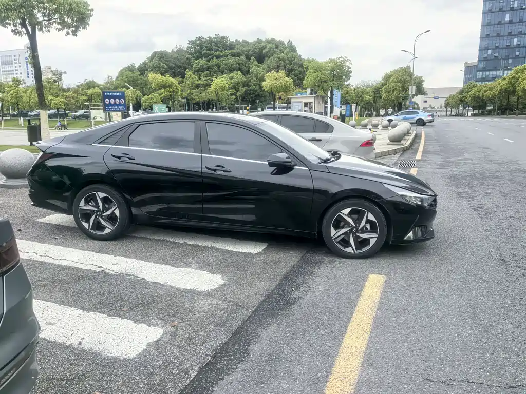 Elantra 1.5 L CVT GLX Elite