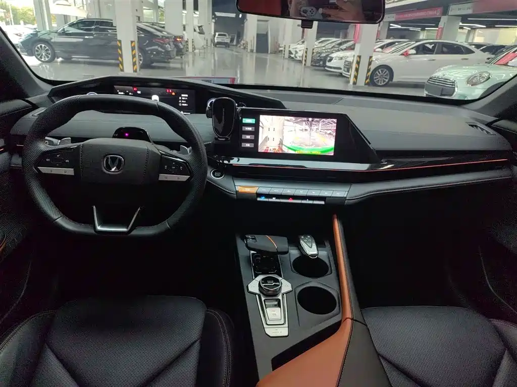Changan UNI-V 1.5 T Distinguished