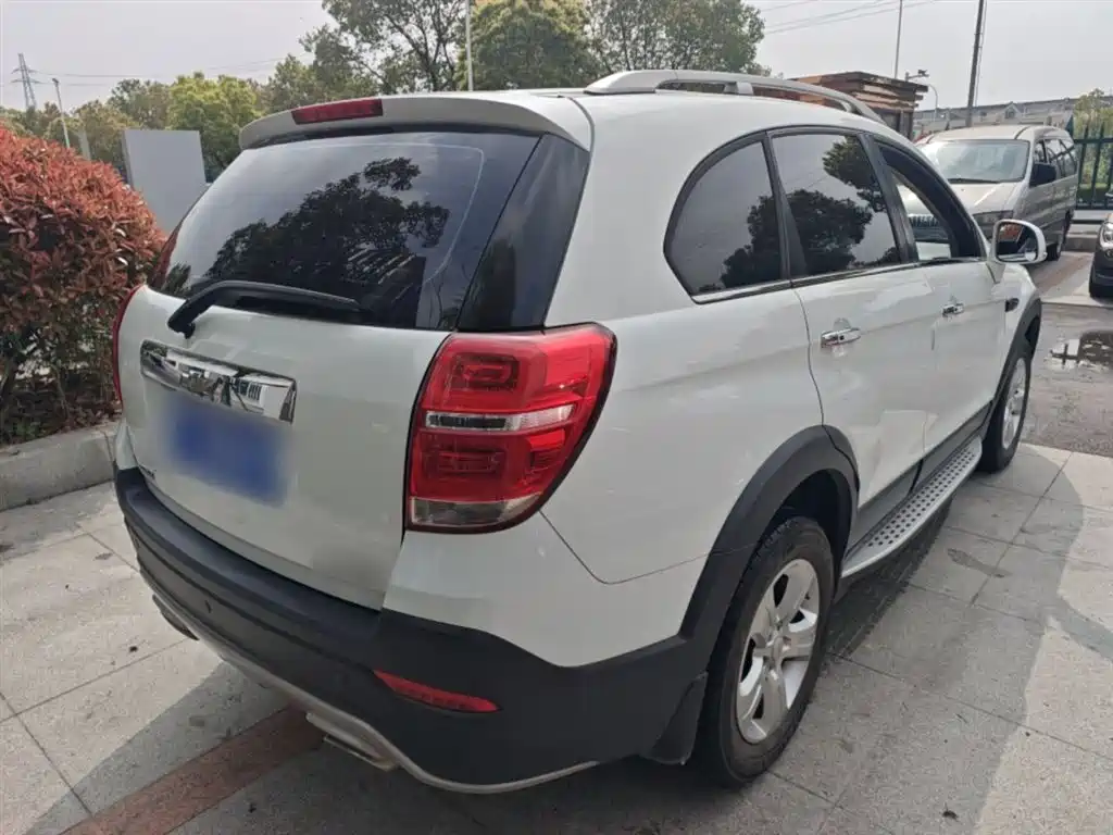 Captiva 2.4 L 2 WD Luxury 7-seat