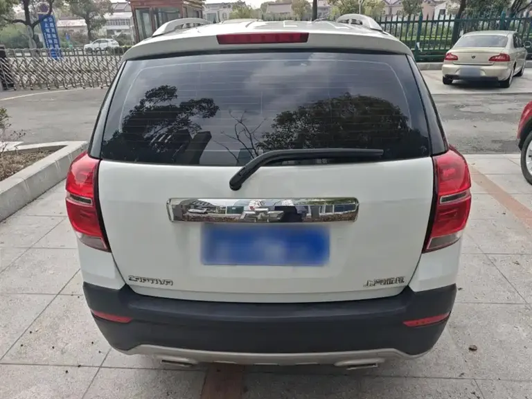 Chevrolet Captiva 2.4 L 2 WD Luxury 7-seat