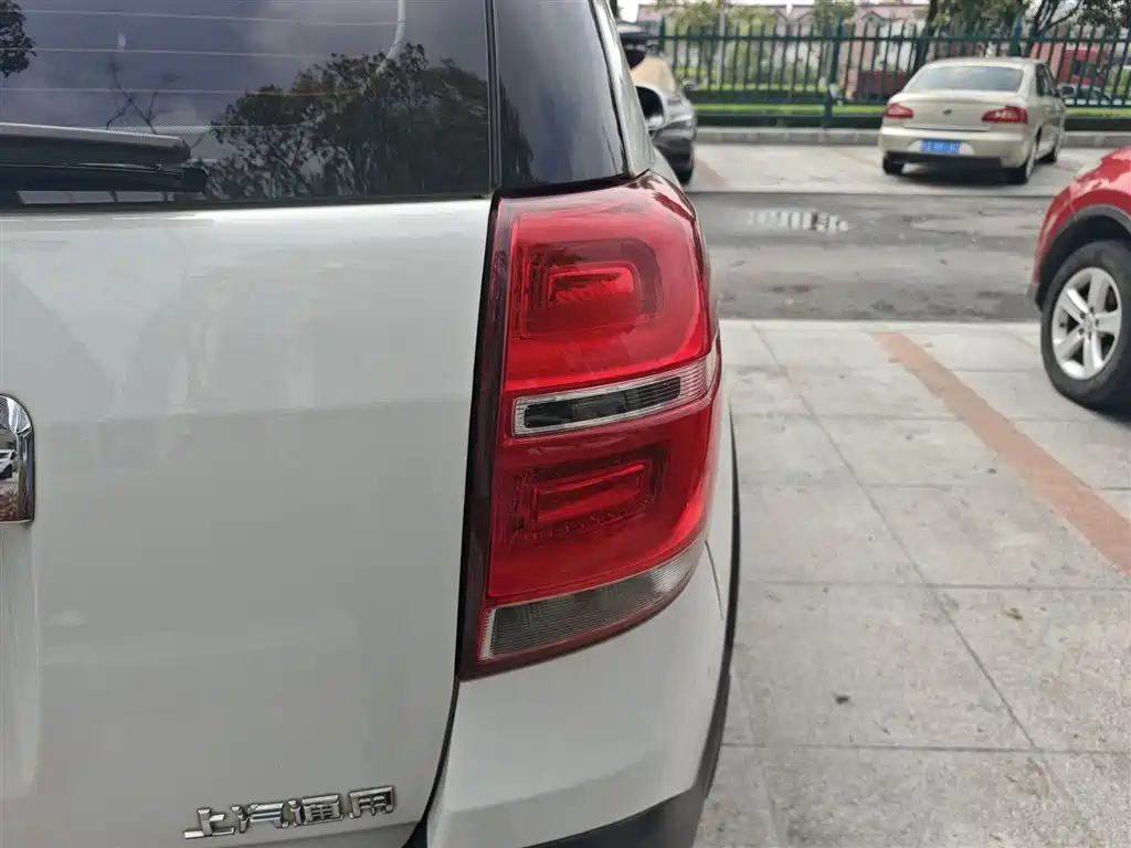Captiva 2.4 L 2 WD Luxury 7-seat