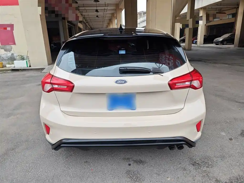 Focus Hatchback EcoBoost 180 Auto ST Line