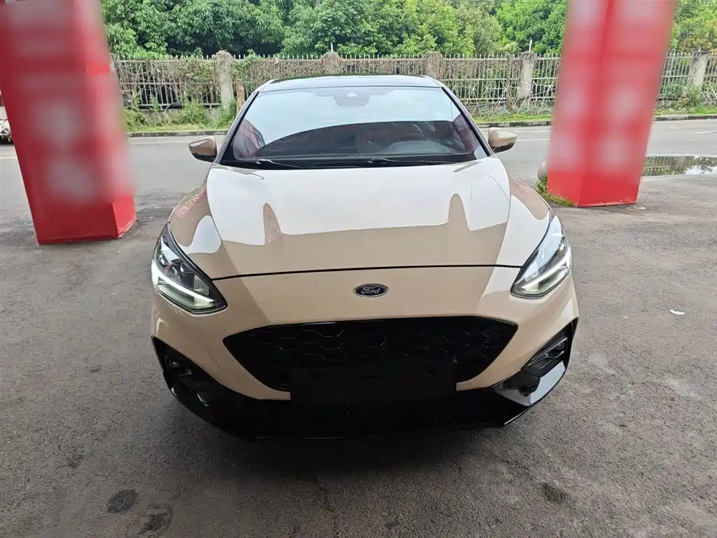 Focus Hatchback EcoBoost 180 Auto ST Line
