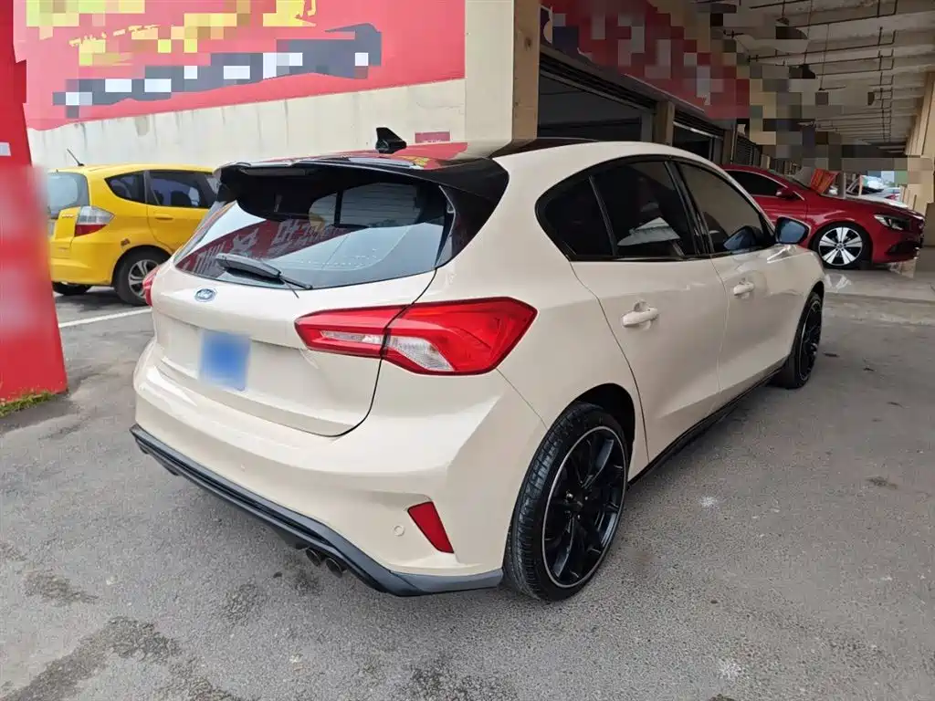 Focus Hatchback EcoBoost 180 Auto ST Line