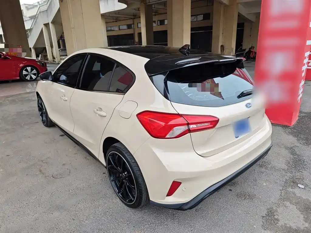 Focus Hatchback EcoBoost 180 Auto ST Line