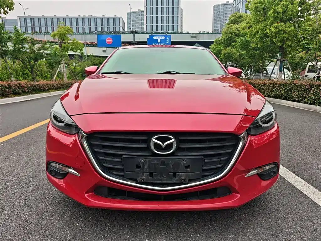 Mazda 3 Axela Sedan 1.5 L Auto Luxury CN-V
