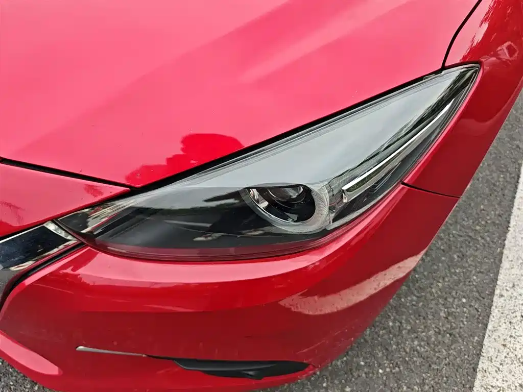 Mazda 3 Axela Sedan 1.5 L Auto Luxury CN-V