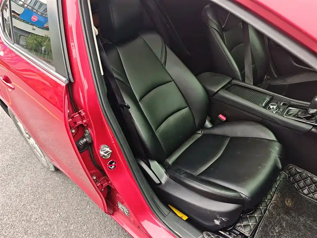 Mazda 3 Axela Sedan 1.5 L Auto Luxury CN-V
