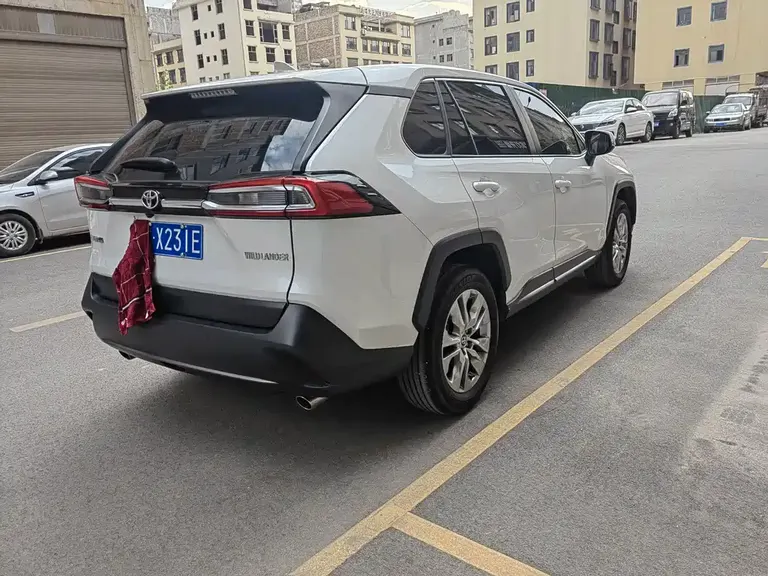Toyota Wildlander 2.0 L CVT 2 WD Urban