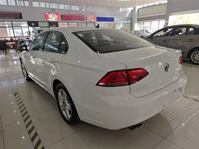 Volkswagen Lamando 230 TSI DSG Style