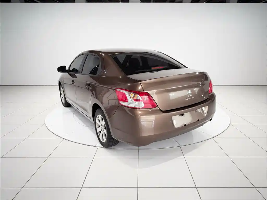 Peugeot 301 1.6 L Manual Comfort