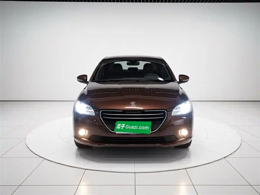 Peugeot 301 1.6 L Manual Comfort