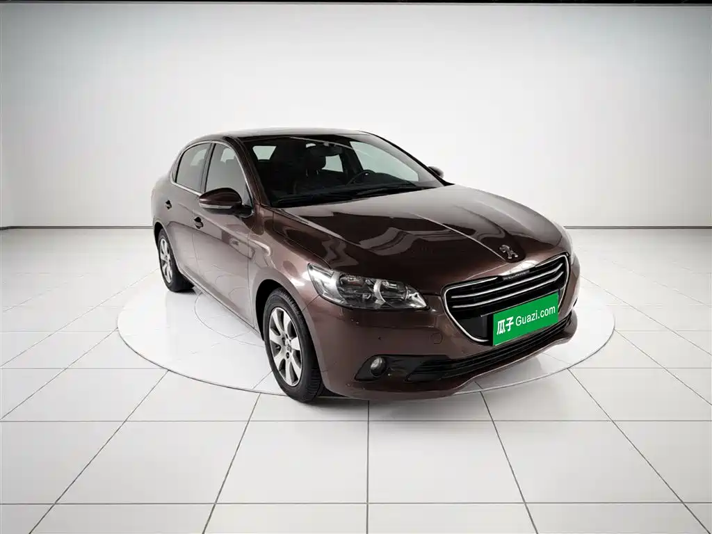Peugeot 301 1.6 L Manual Comfort