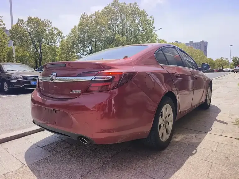 Buick Regal 2.0 L Leading Fashion
