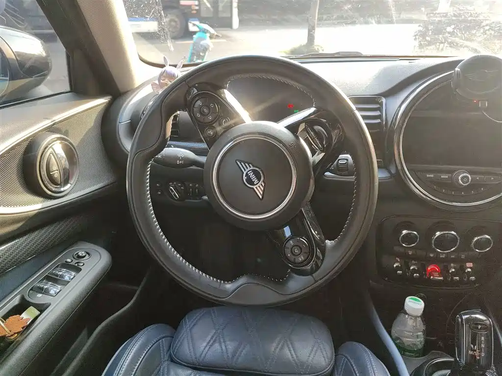 MINI CLUBMAN 1.5 T COOPER Connoisseur