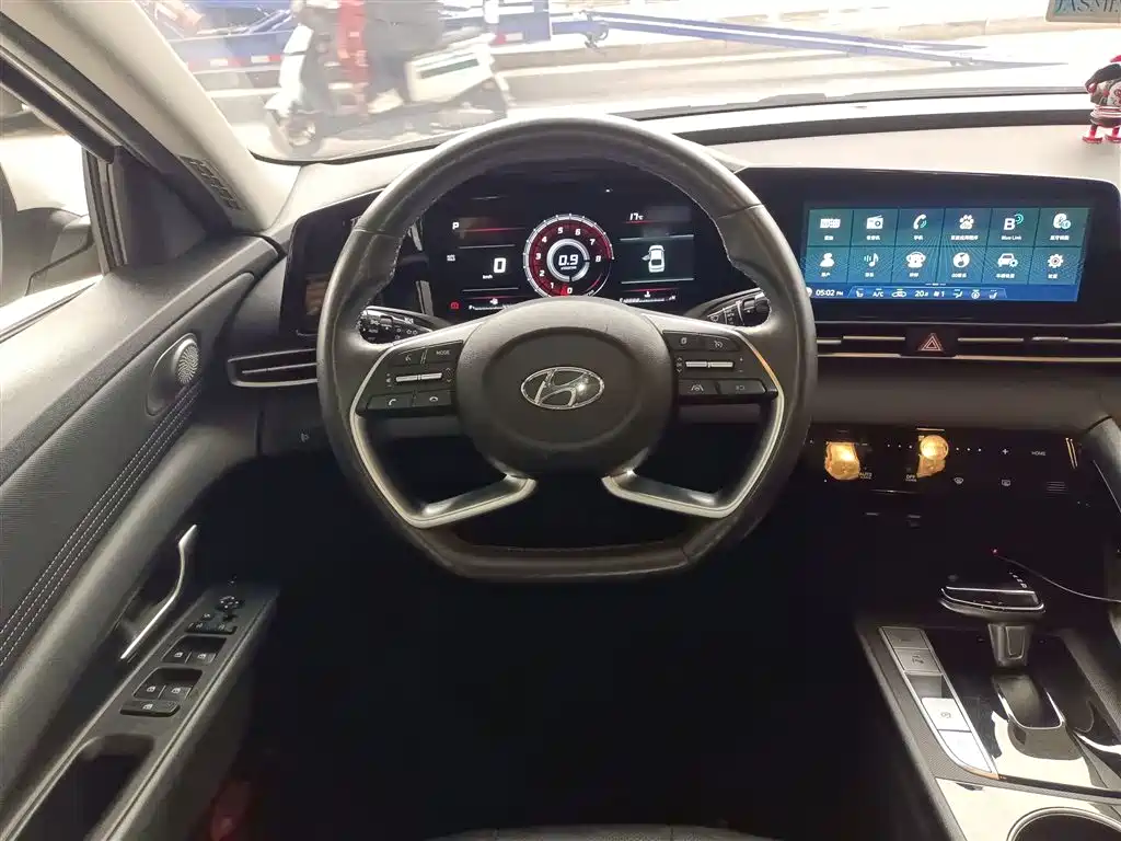Elantra 1.5 L CVT LUX Distinguished