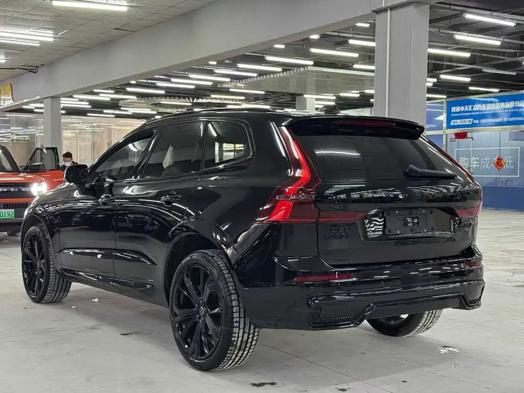 Volvo XC60 B5 4 WD Smart Vision Polar Black