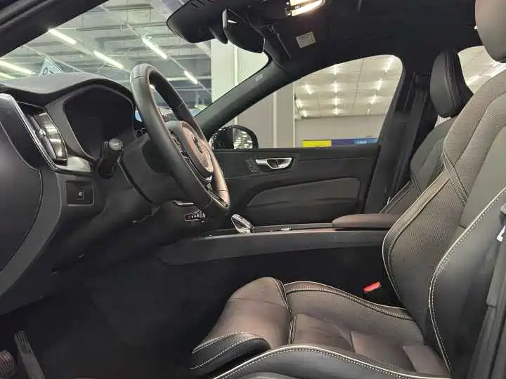 Volvo XC60 B5 4 WD Smart Vision Polar Black