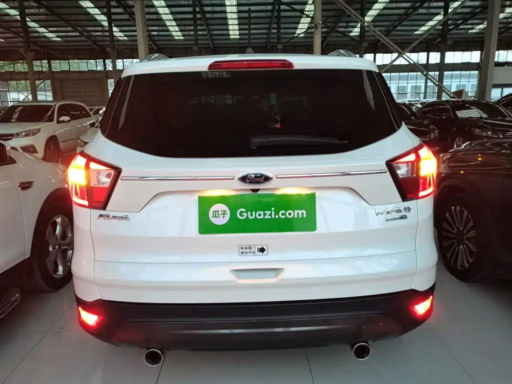 Kuga EcoBoost 180 2 WD Grand Wing CN-VI