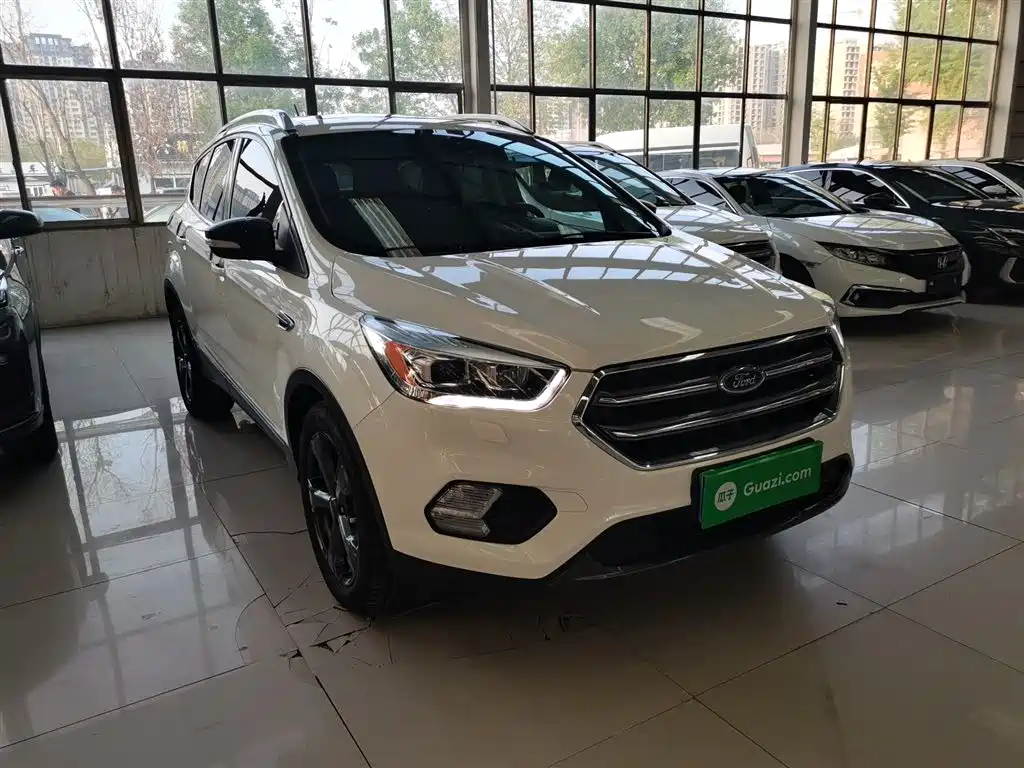 Kuga EcoBoost 180 2 WD Grand Wing CN-VI