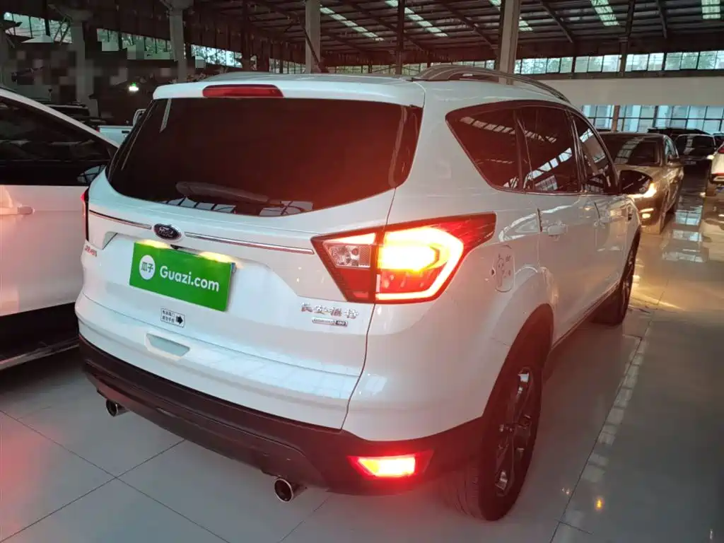 Kuga EcoBoost 180 2 WD Grand Wing CN-VI
