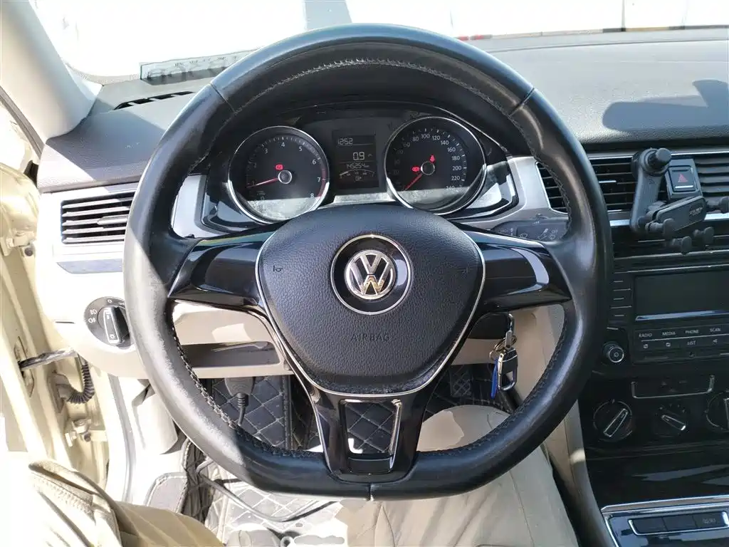 Bora 1.6 L Manual Comfort