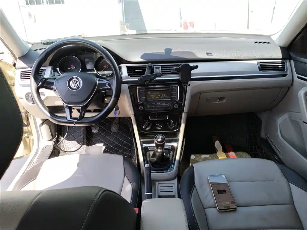 Bora 1.6 L Manual Comfort