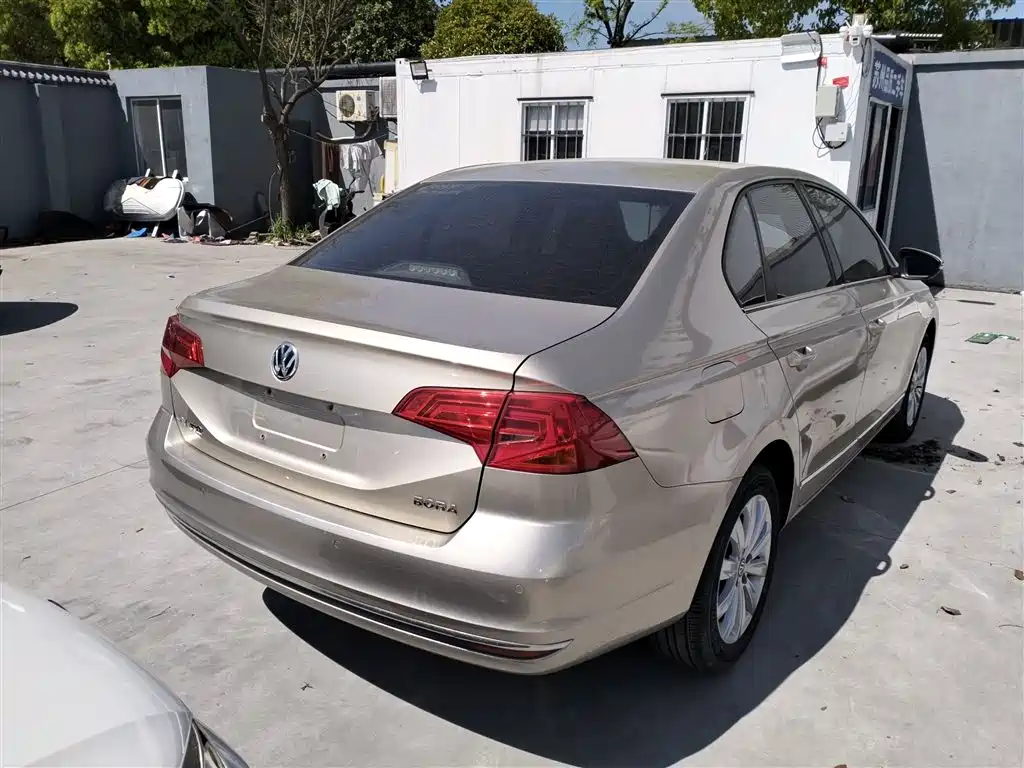 Bora 1.6 L Manual Comfort