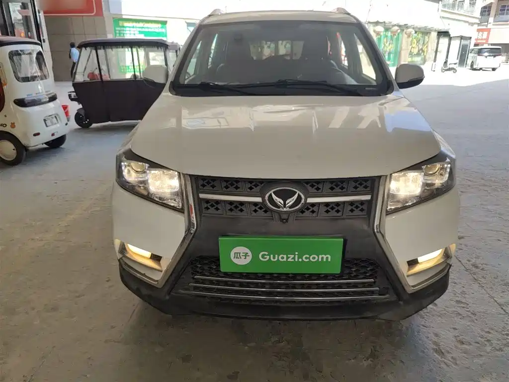 BAIC Huansu S3 S3 L 1.5 L Manual Distinguished