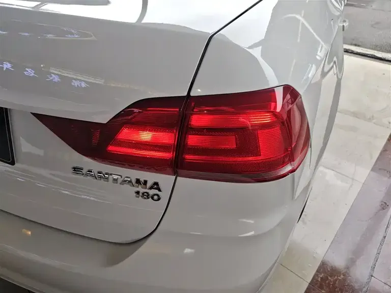 Volkswagen Santana 1.6 L Auto Style