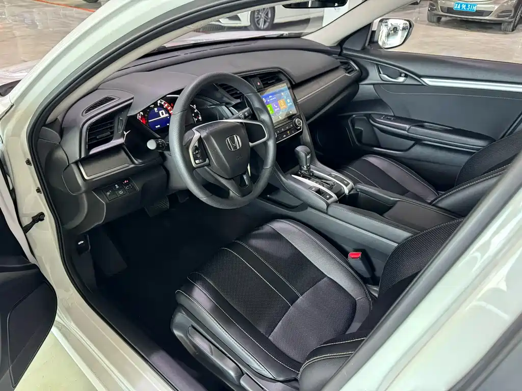 Civic 180 TURBO CVT Comfort